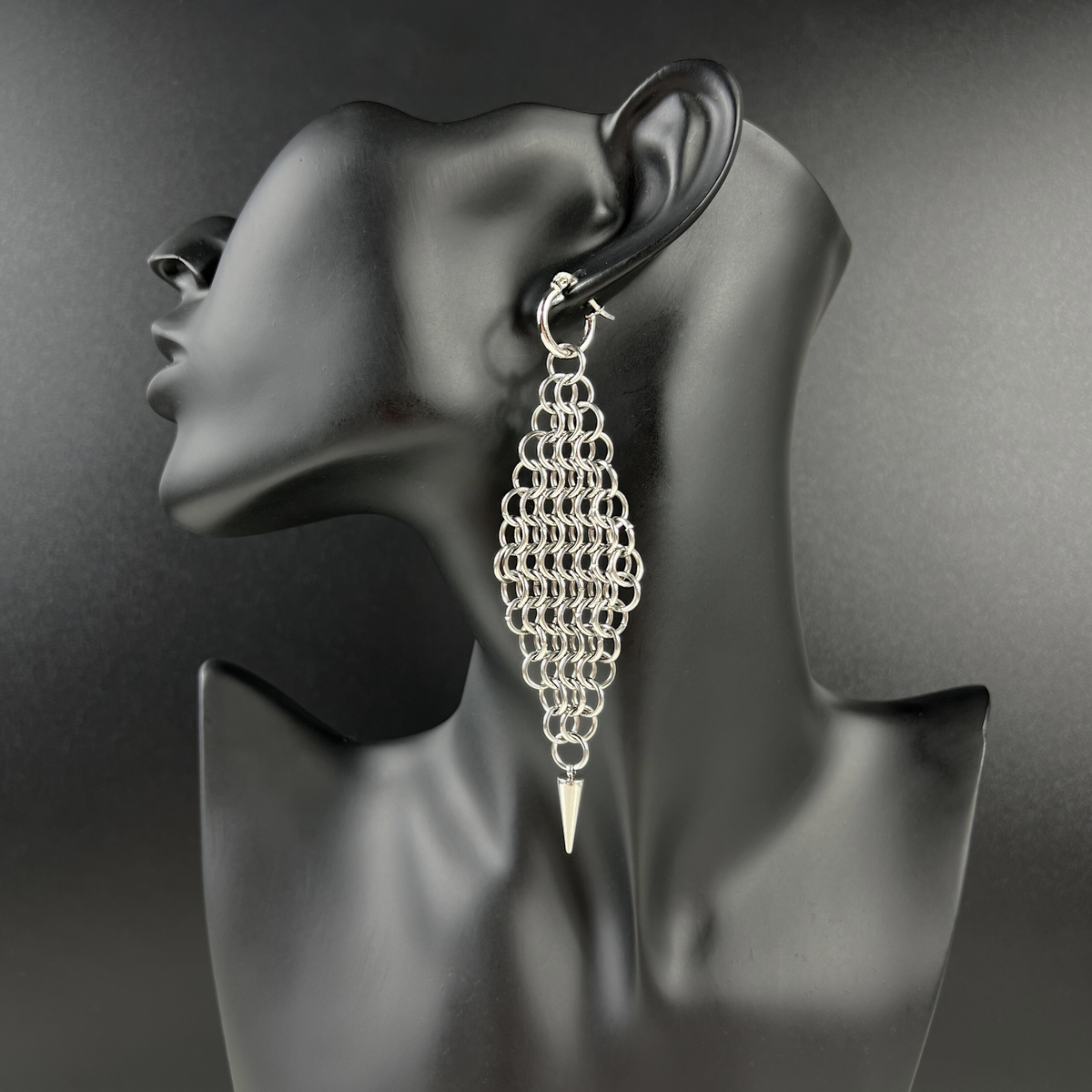 Maxi diamond shape chainmail earrings with spikes, made of stainless steel Baguette Magick