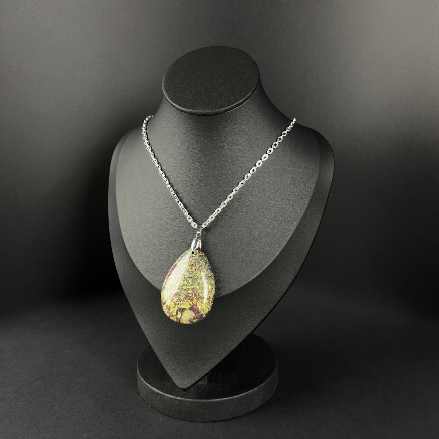 Dragon stone pendant necklace, stainless steel Baguette Magick