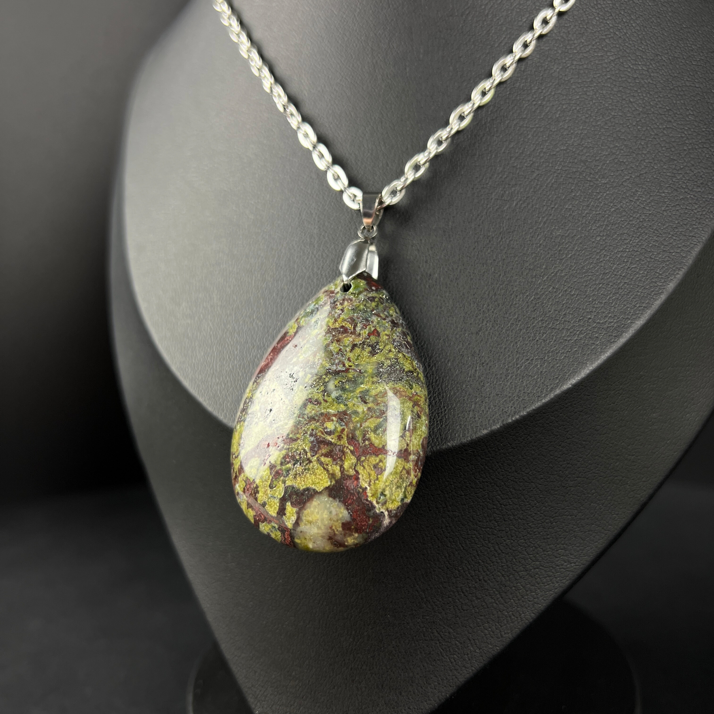 Dragon stone pendant necklace, stainless steel Baguette Magick