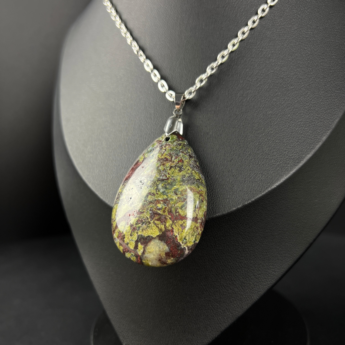 Dragon stone pendant necklace, stainless steel Baguette Magick