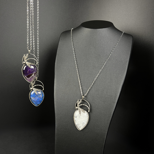 Dragonfly gemstone necklace in quartz, lapis lazuli or amethyst Baguette Magick