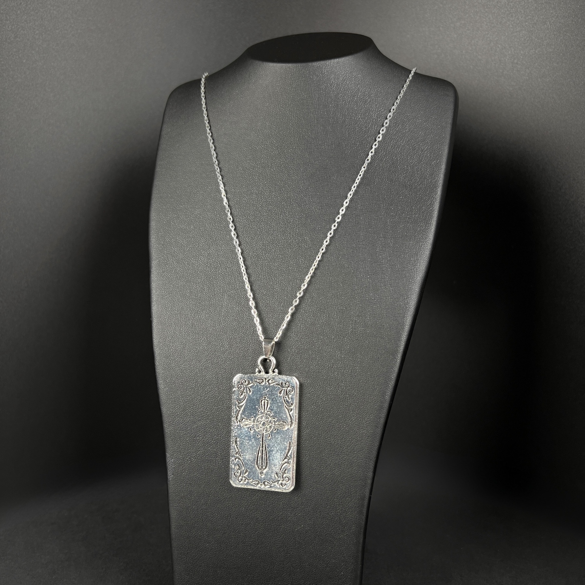 Wheel of fortune tarot arcana necklace with a reversible pendant Baguette Magick