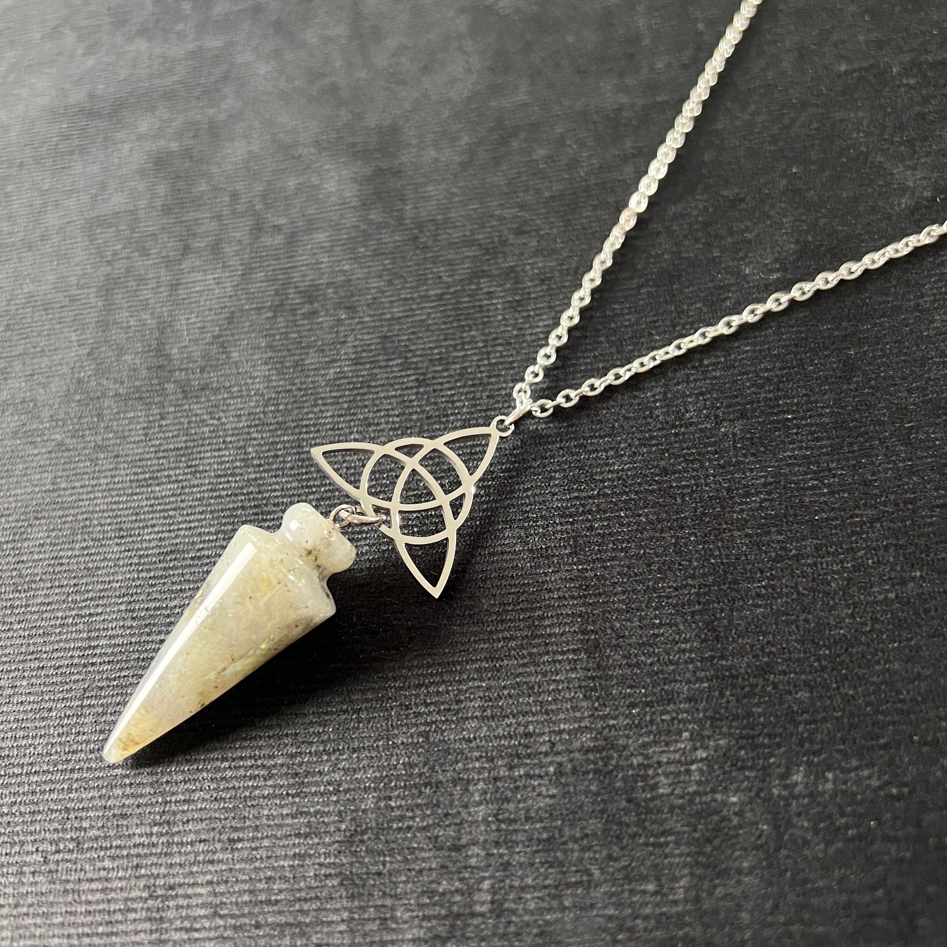 Labradorite and triquetra Celtic knot pendulum necklace, stainless steel Baguette Magick