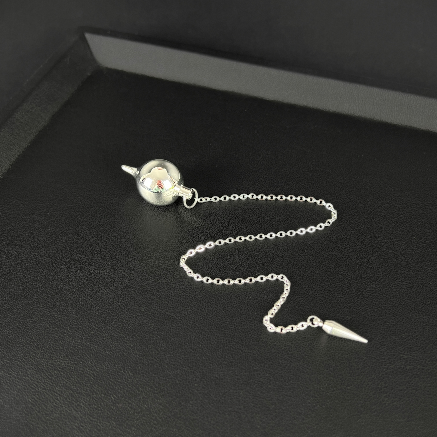 Round teardrop pendulum, classic divination tool for dowsing, spike charm Baguette Magick