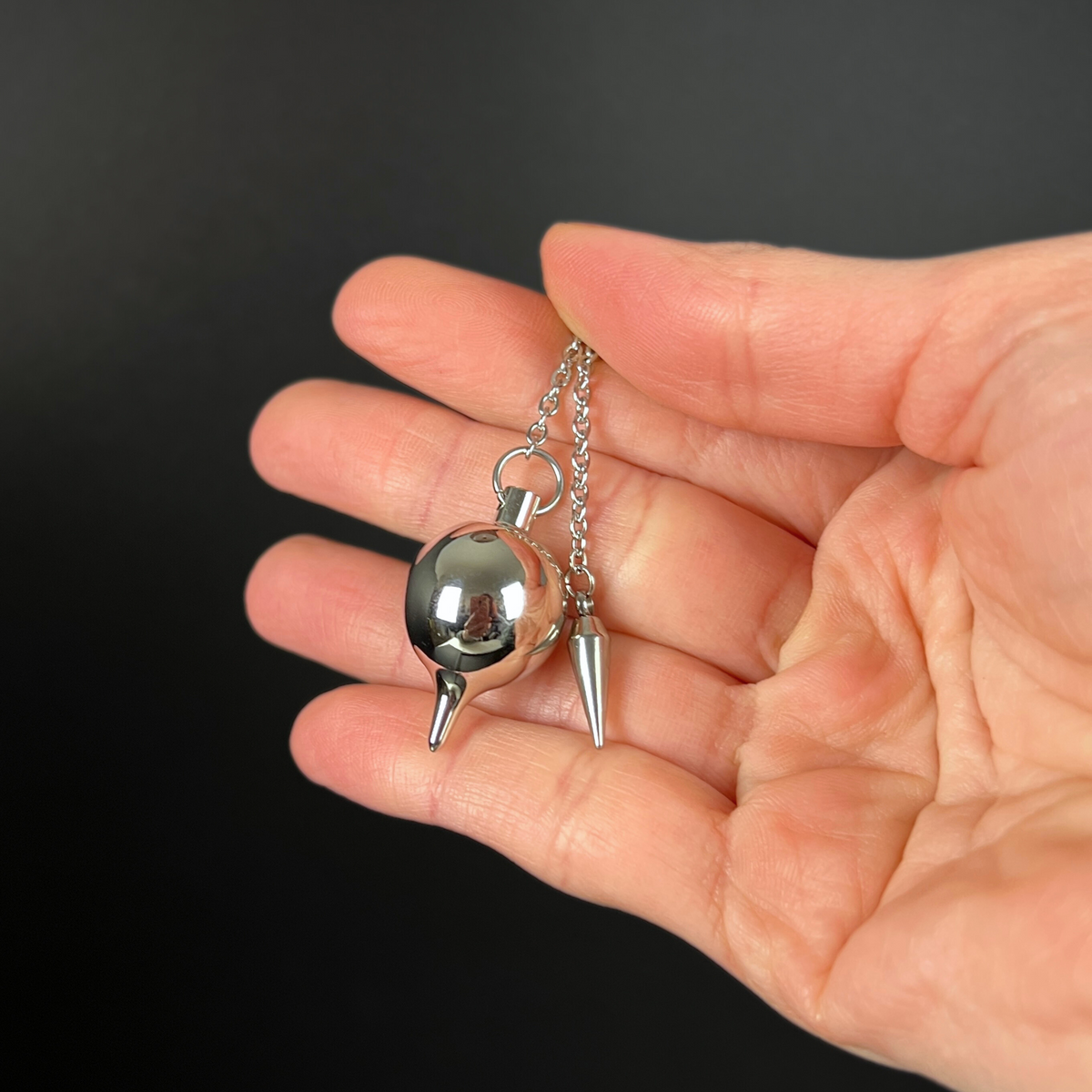 Round teardrop pendulum, classic divination tool for dowsing, spike charm Baguette Magick