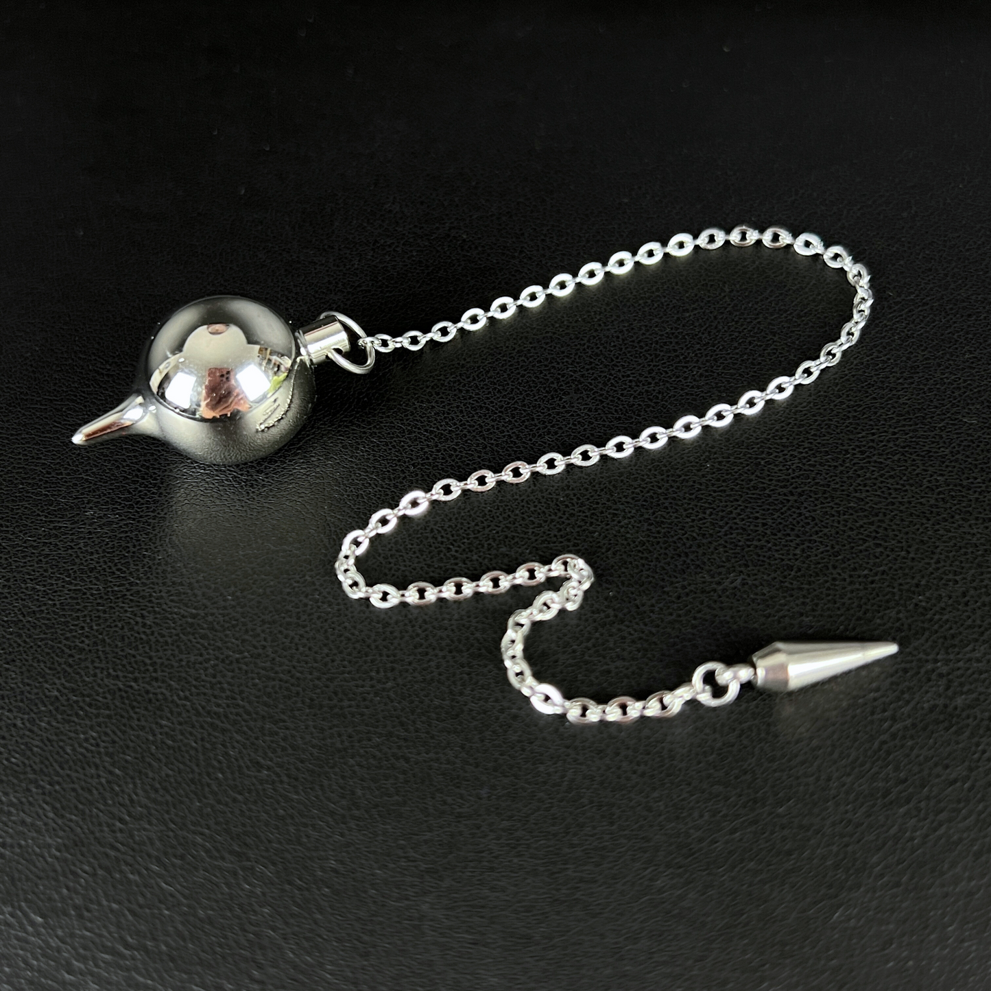 Round teardrop pendulum, classic divination tool for dowsing, spike charm Baguette Magick