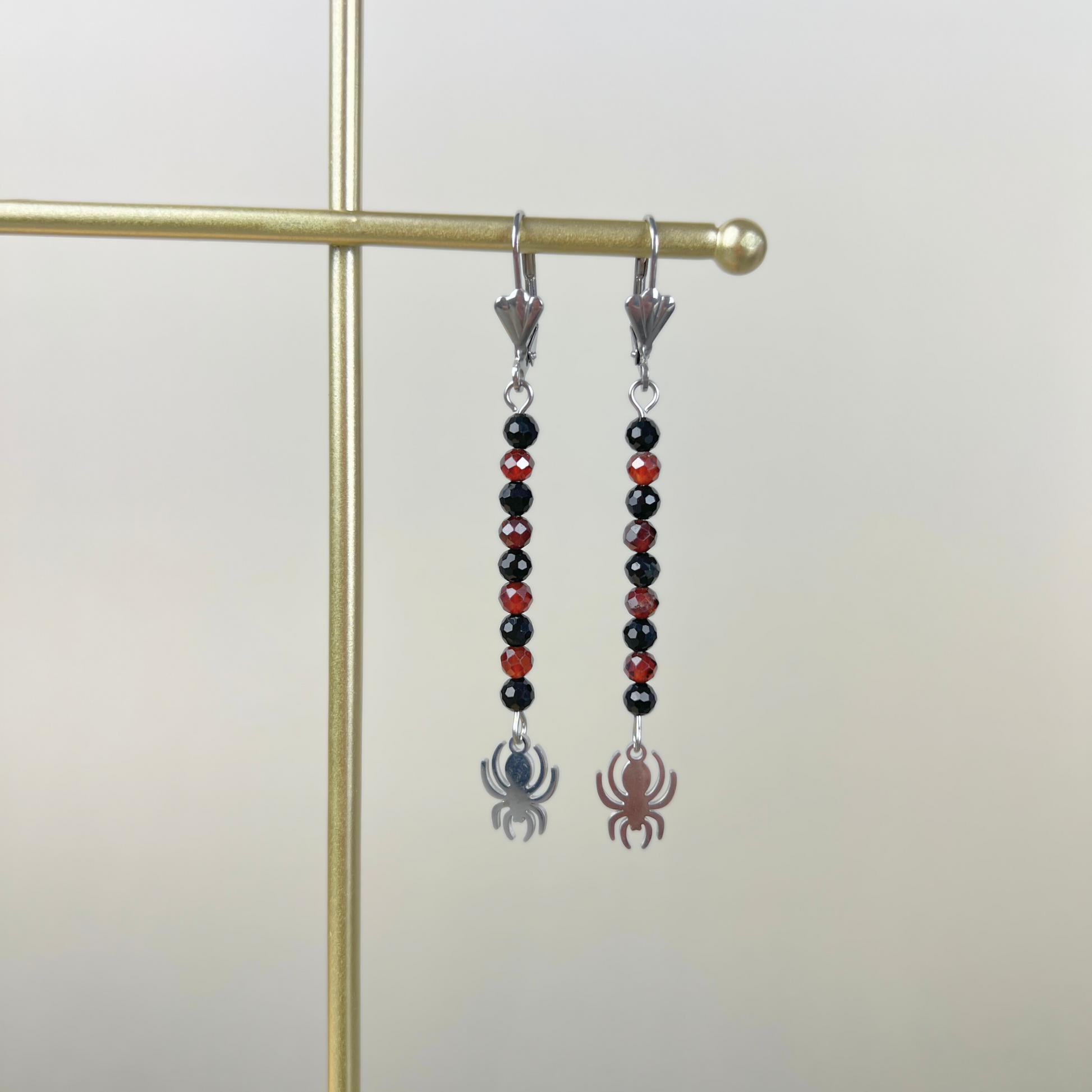 Gothic spider earrings made of garnet, onyx Baguette Magick