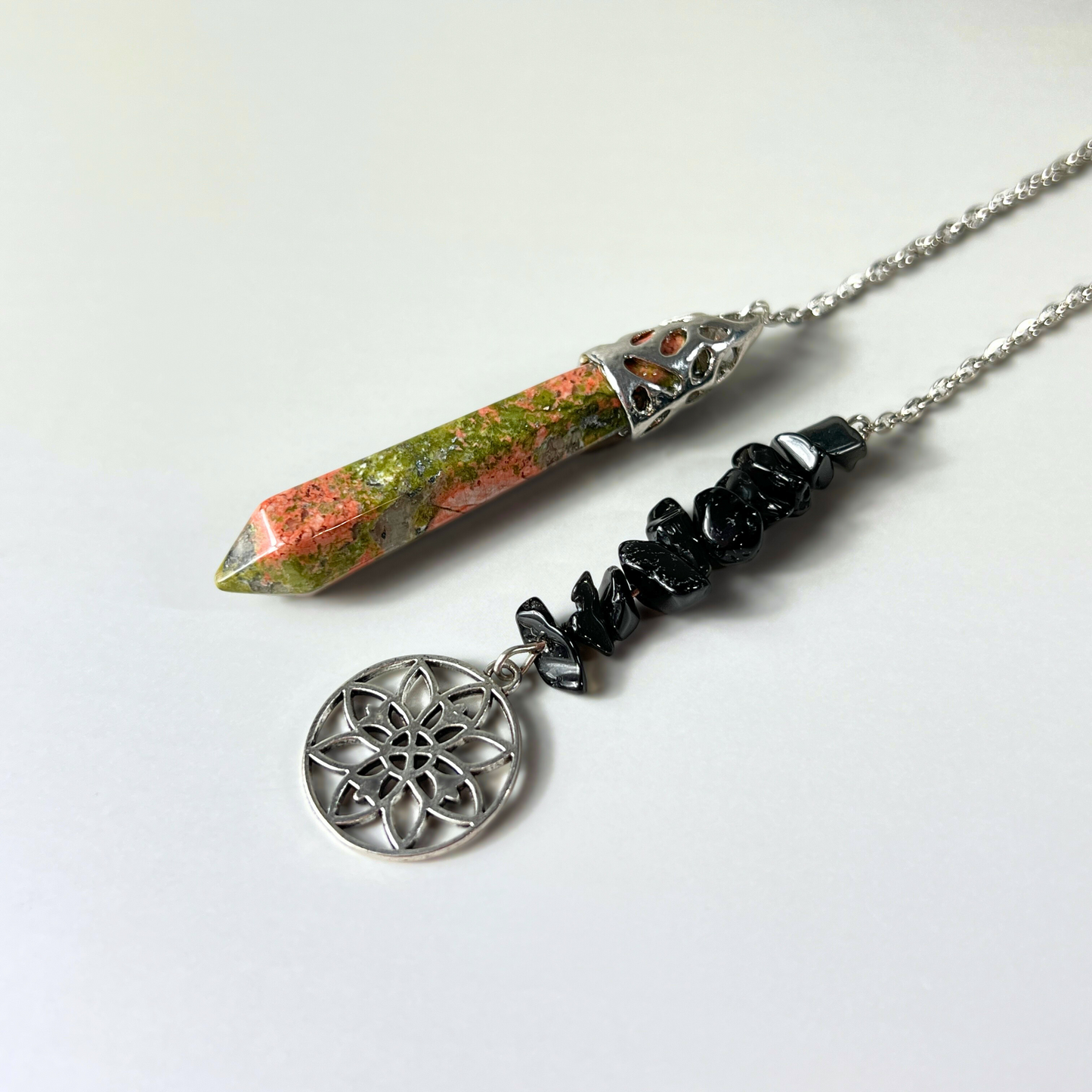 Pendule fleur géométrique perles unakite et obsidienne