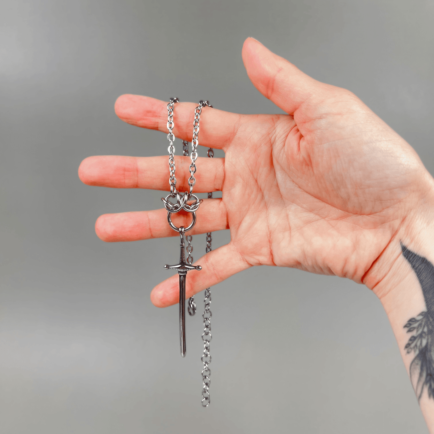 Collier épée épais aux accents byzantins