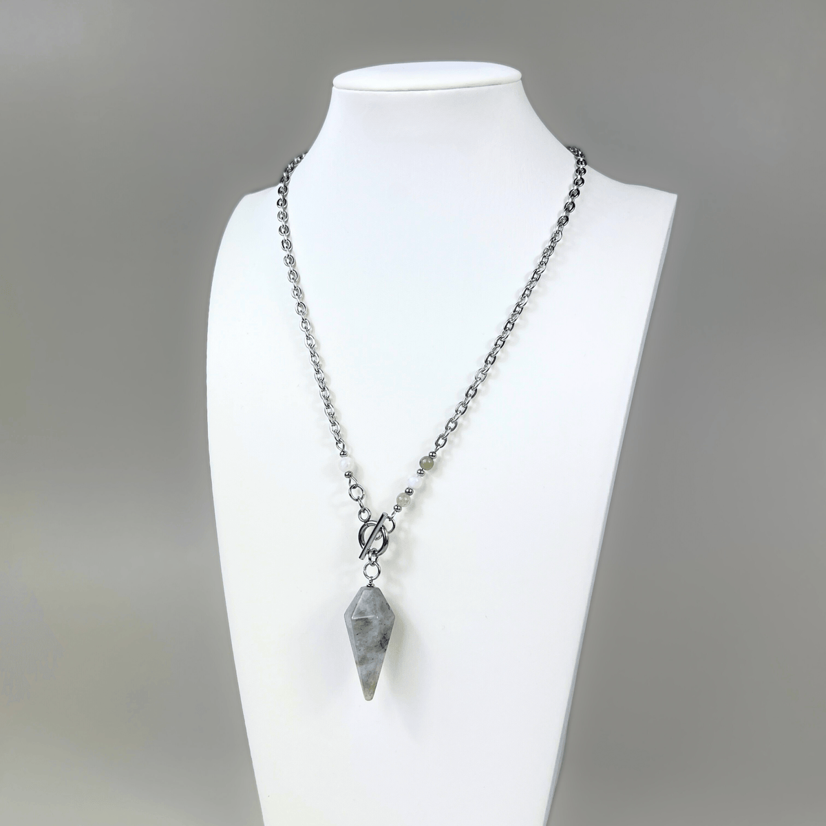 Collier pendule en labradorite et pierre de lune, fermoir à bascule