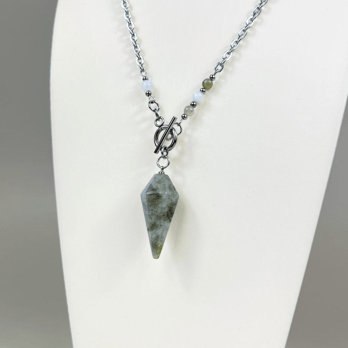 Collier pendule en labradorite et pierre de lune, fermoir à bascule