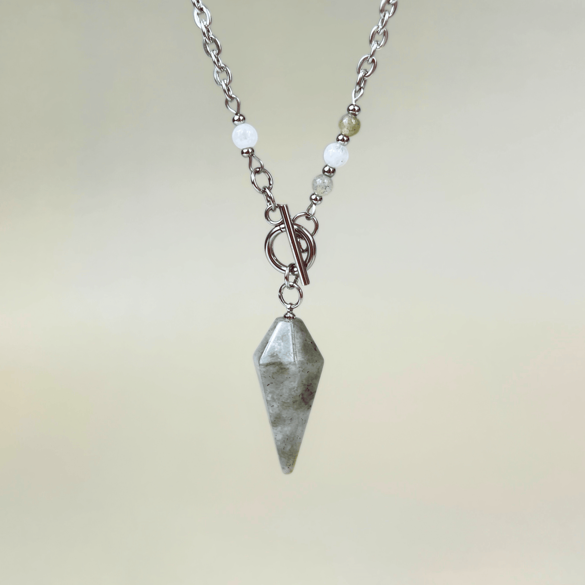 Collier pendule en labradorite et pierre de lune, fermoir à bascule