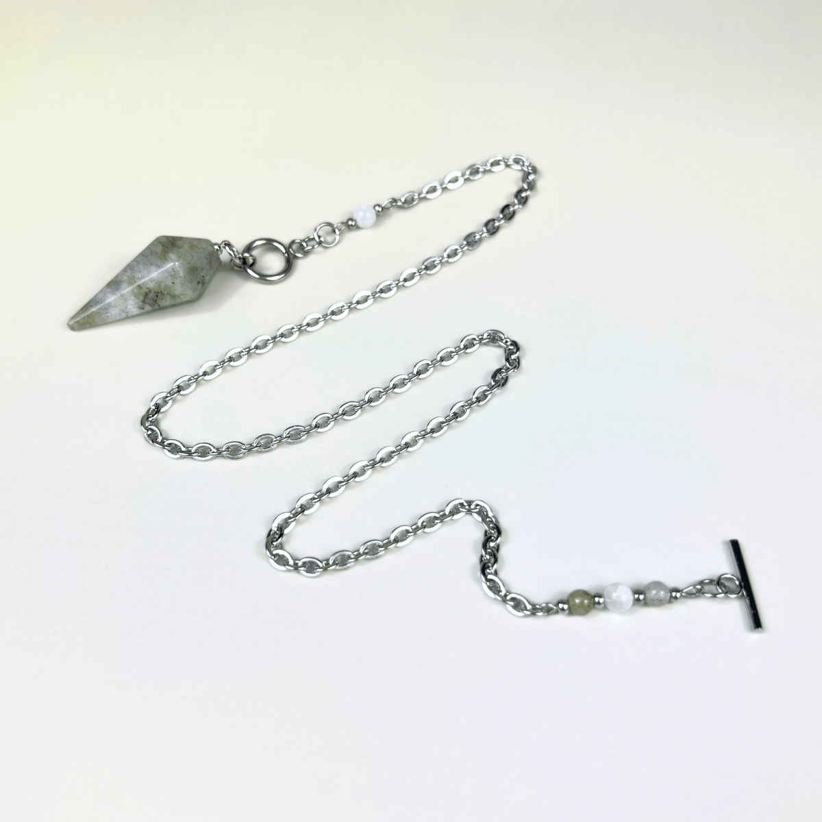 Collier pendule en labradorite et pierre de lune, fermoir à bascule