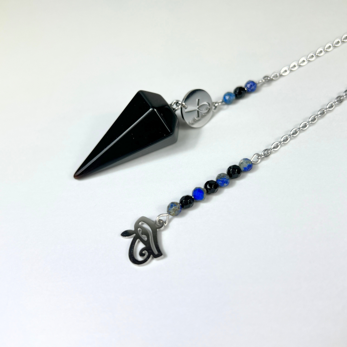 Pendule de divination avec obsidienne, lapis-lazuli, onyx, œil d'Horus et Ankh
