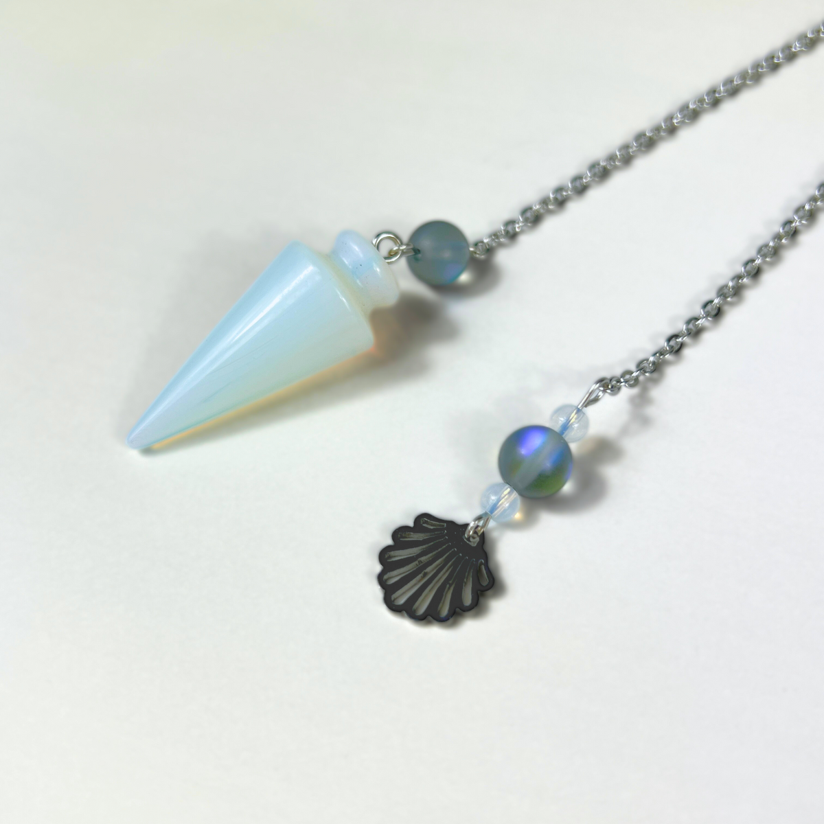 Pendule de sorcière des mers en opalite, verre de sirène