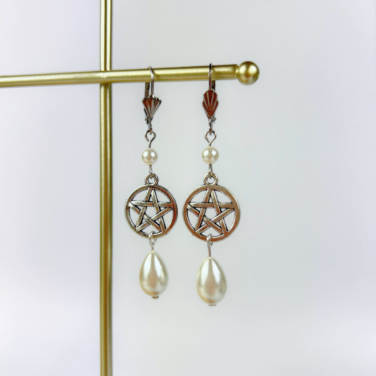 Boucles d’oreilles victoriennes édouardiennes en forme de pentacle et de perles en forme de larme