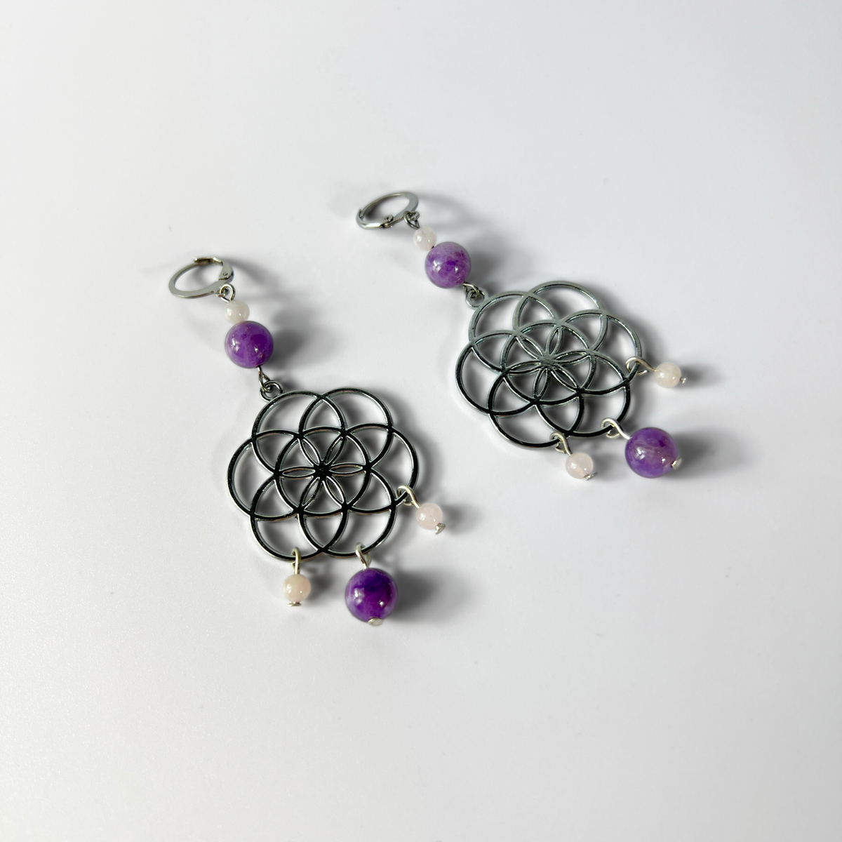 Boucles d'oreilles grande fleur de vie, quartz rose et améthyste