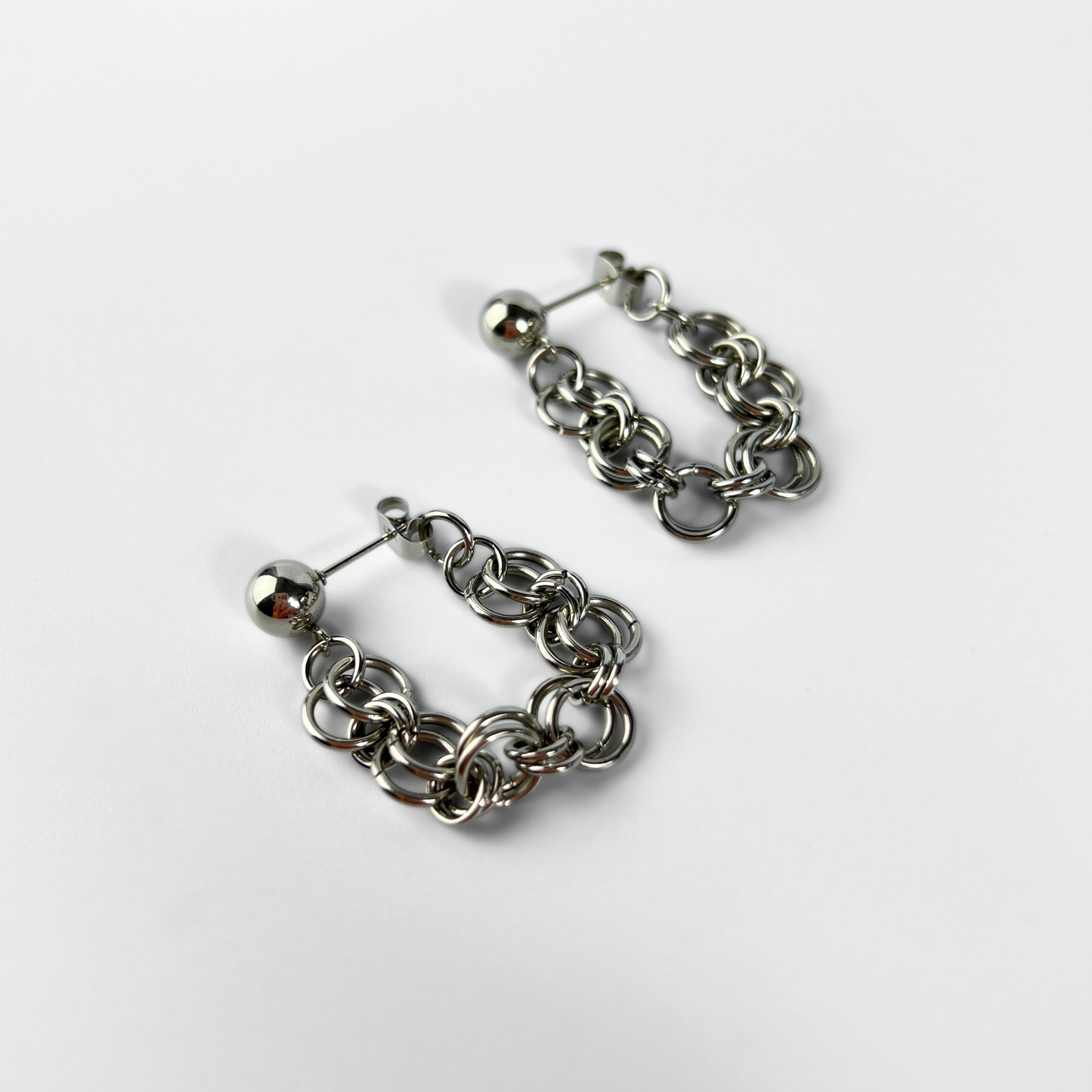 Chainmail gothic stud earrings Baguette Magick