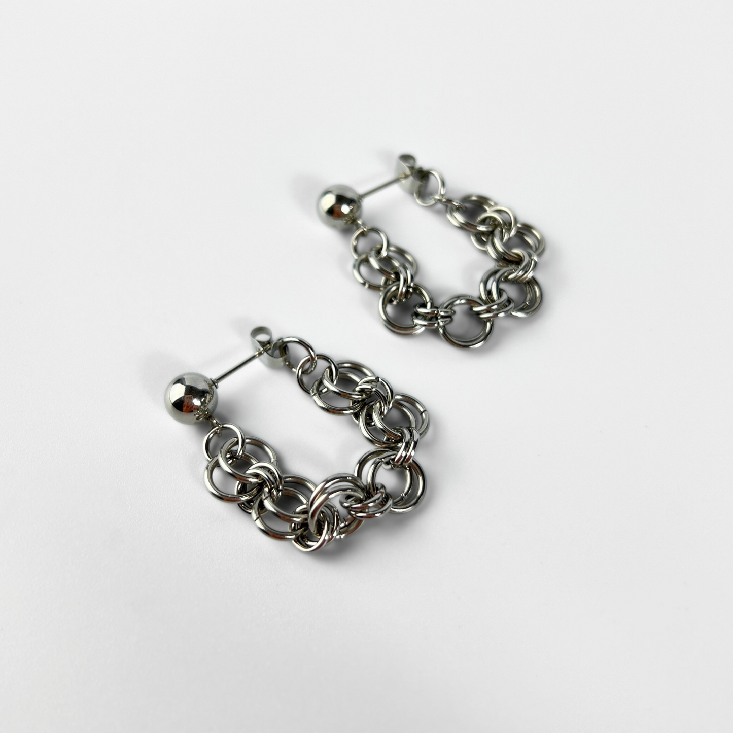 Chainmail gothic stud earrings Baguette Magick