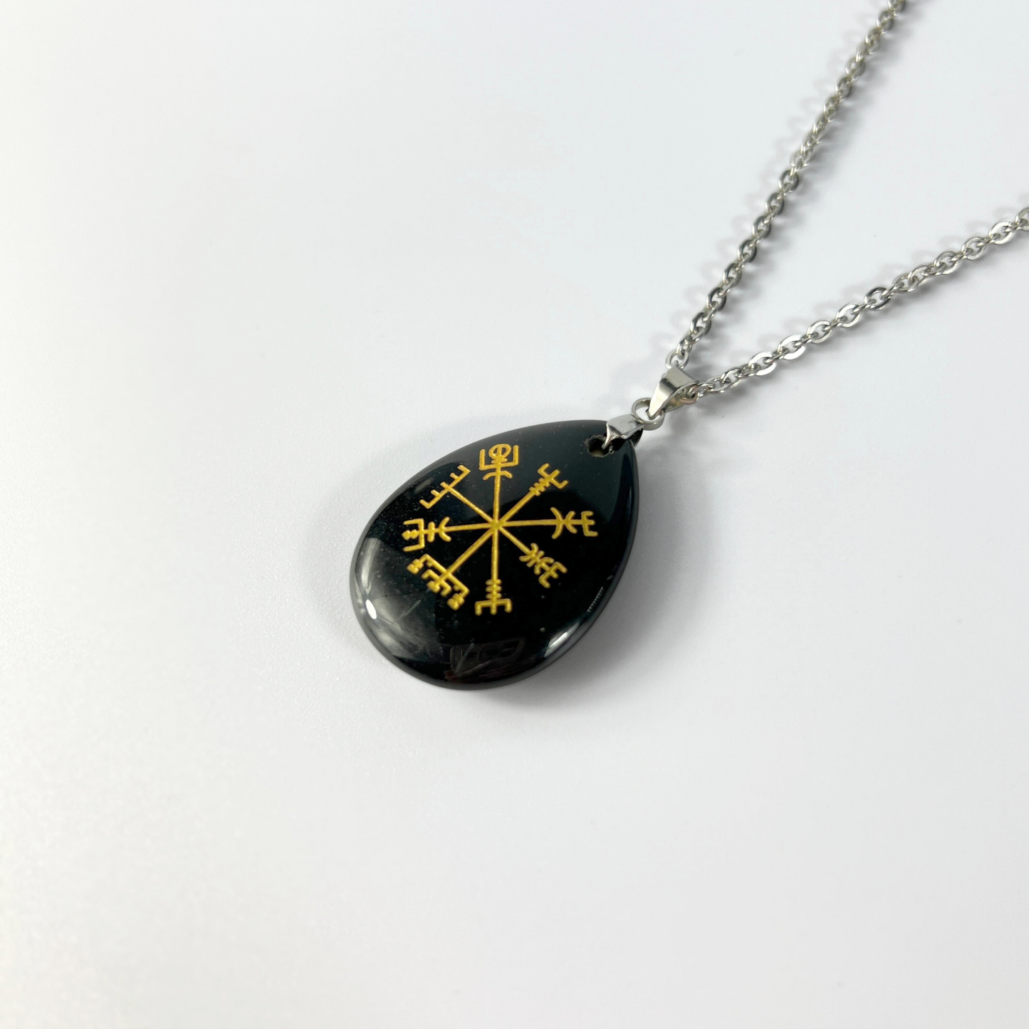 Vegvisir Viking compass amulet necklace, onyx Baguette Magick