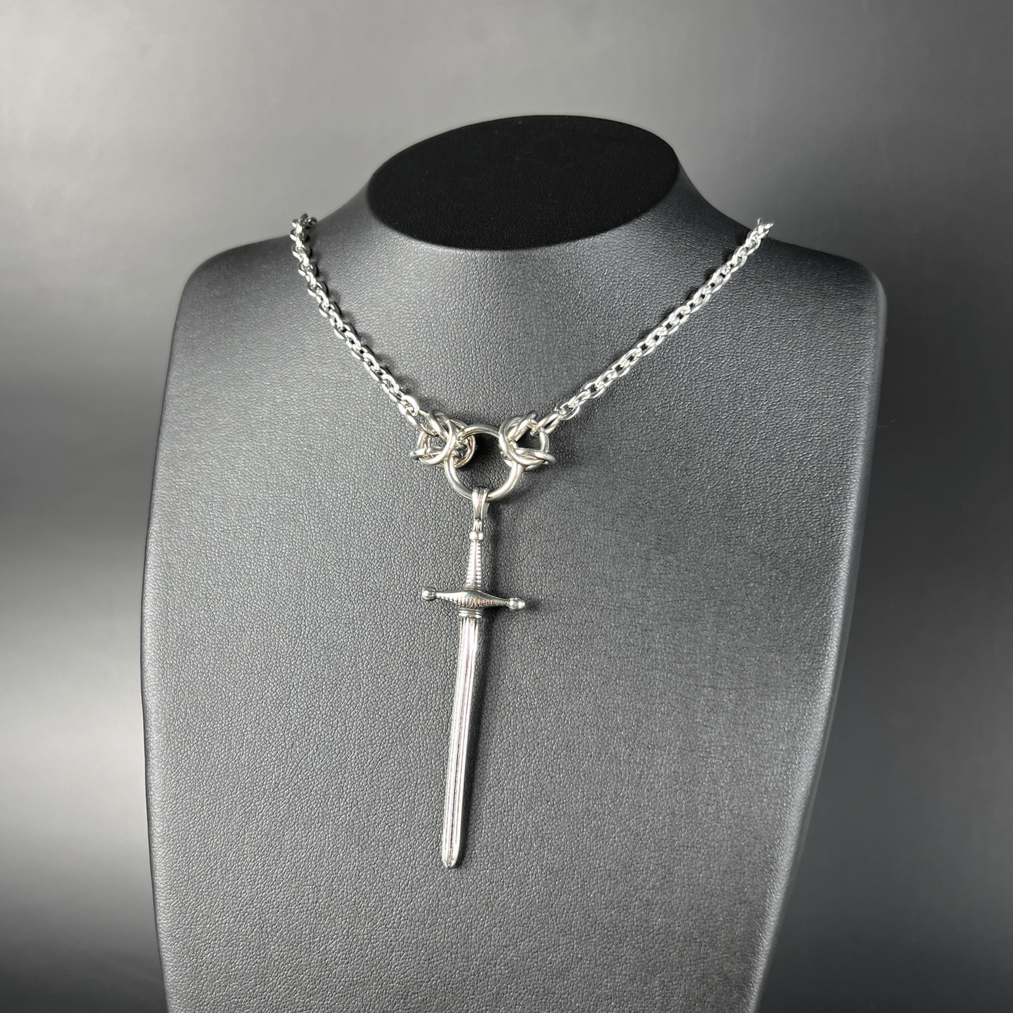 Collier épée épais aux accents byzantins