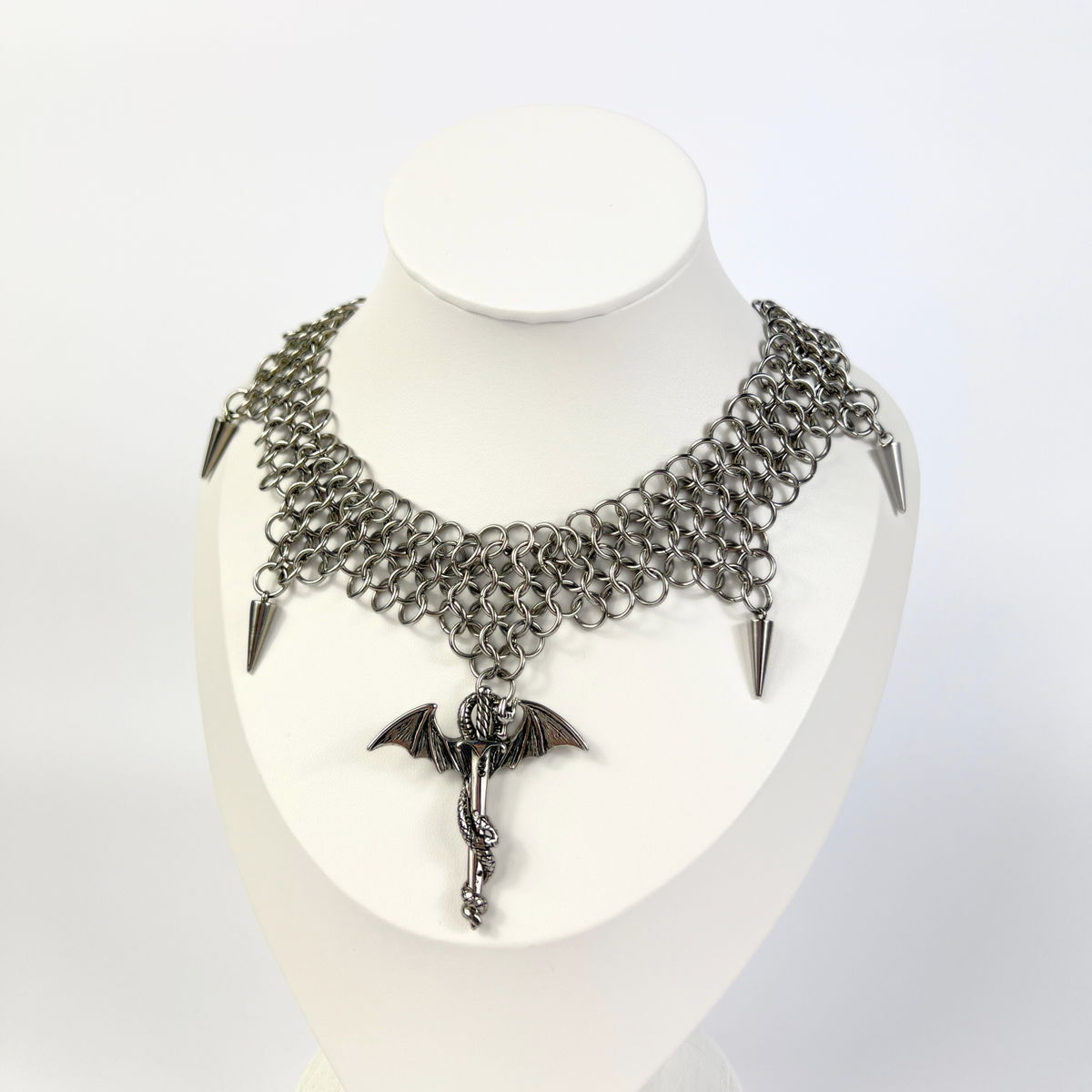 Collier ras du cou en cotte de mailles avec épée de dragon, style européen 4 en 1
