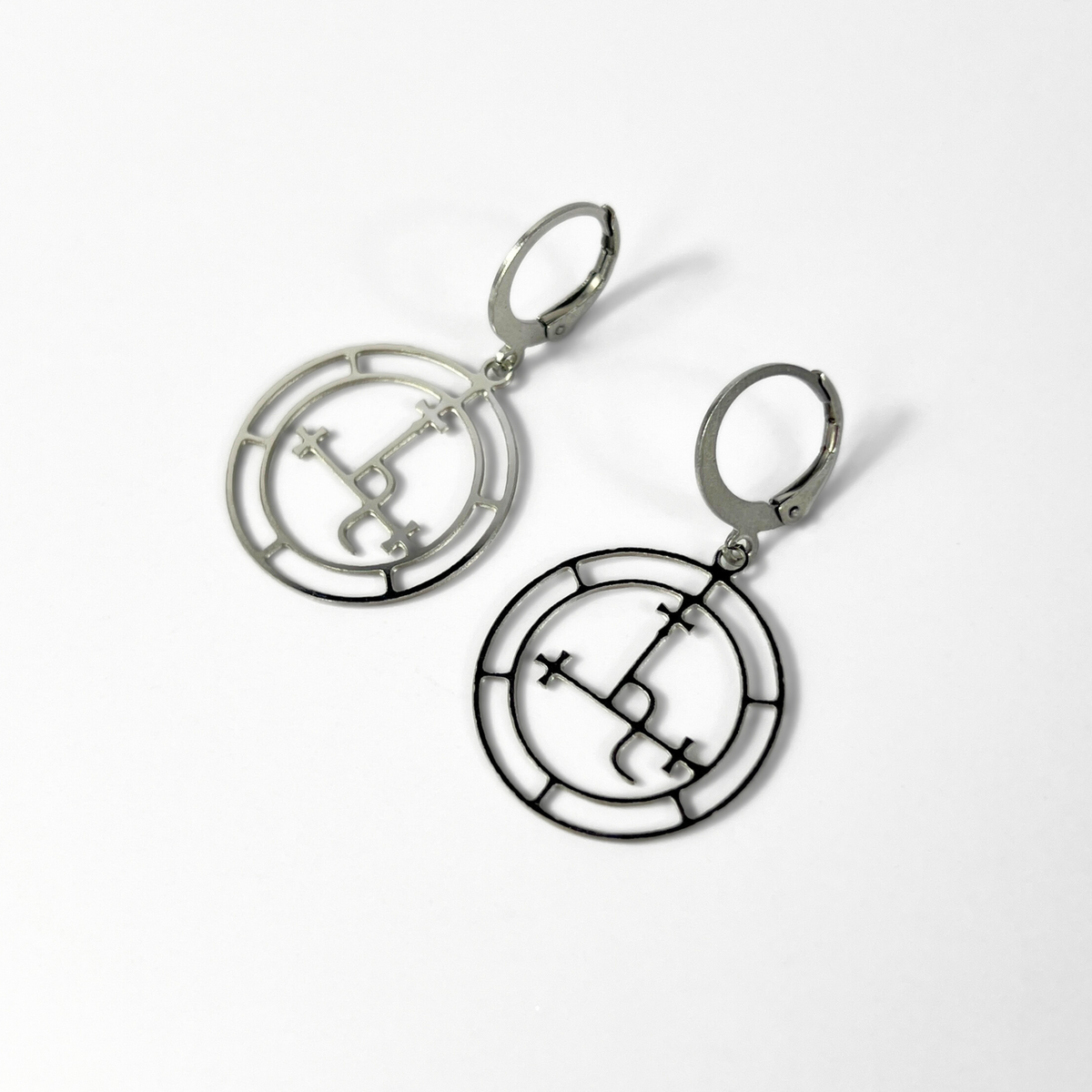 Boucles d'oreilles à l'effigie de Lilith, couleur or ou argent, acier inoxydable