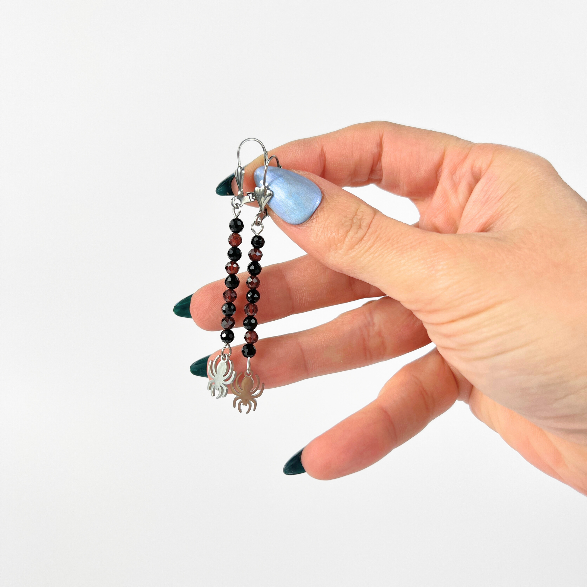 Gothic spider earrings made of garnet, onyx Baguette Magick