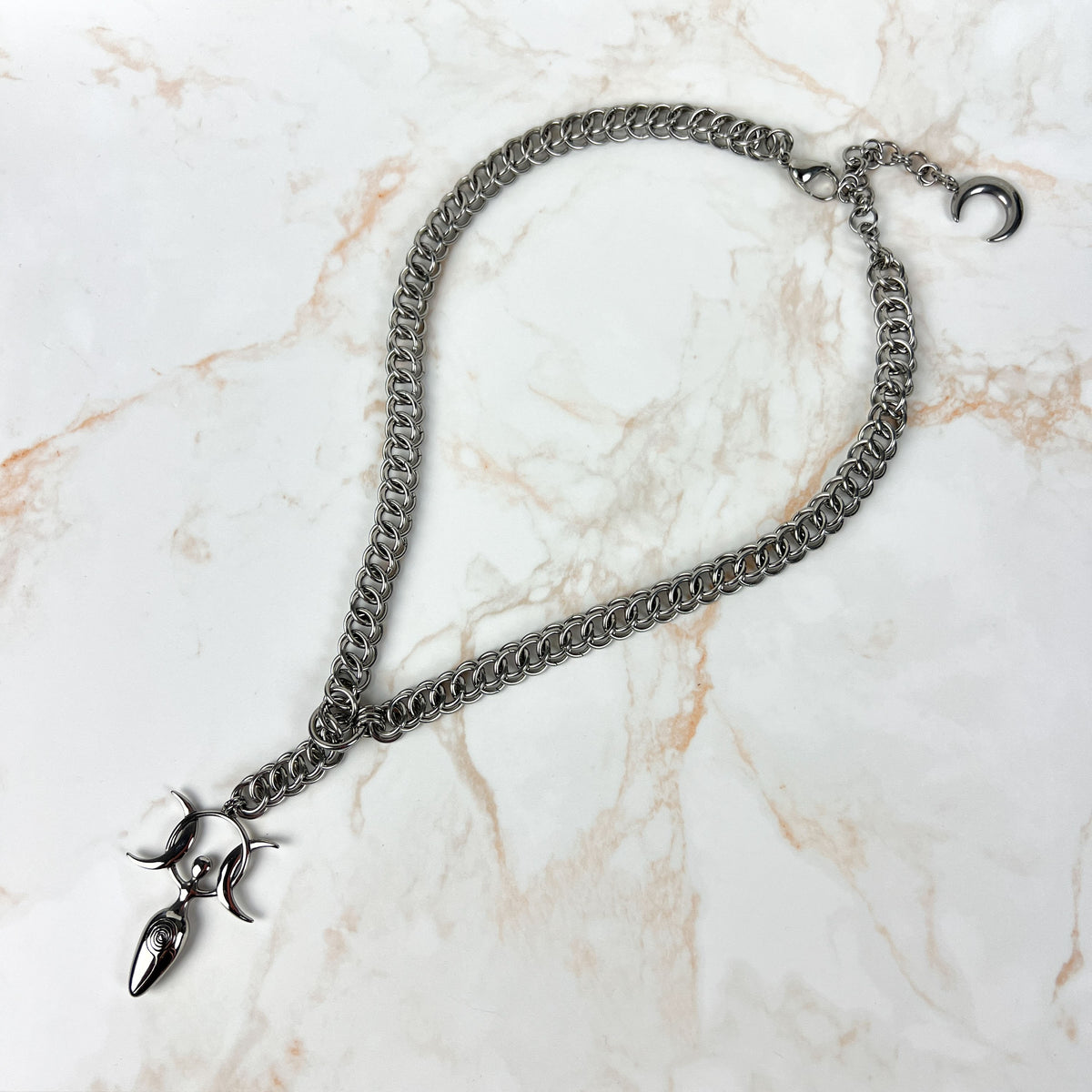Triple goddess chainmail lariat necklace, half Persian, stainless steel Baguette Magick