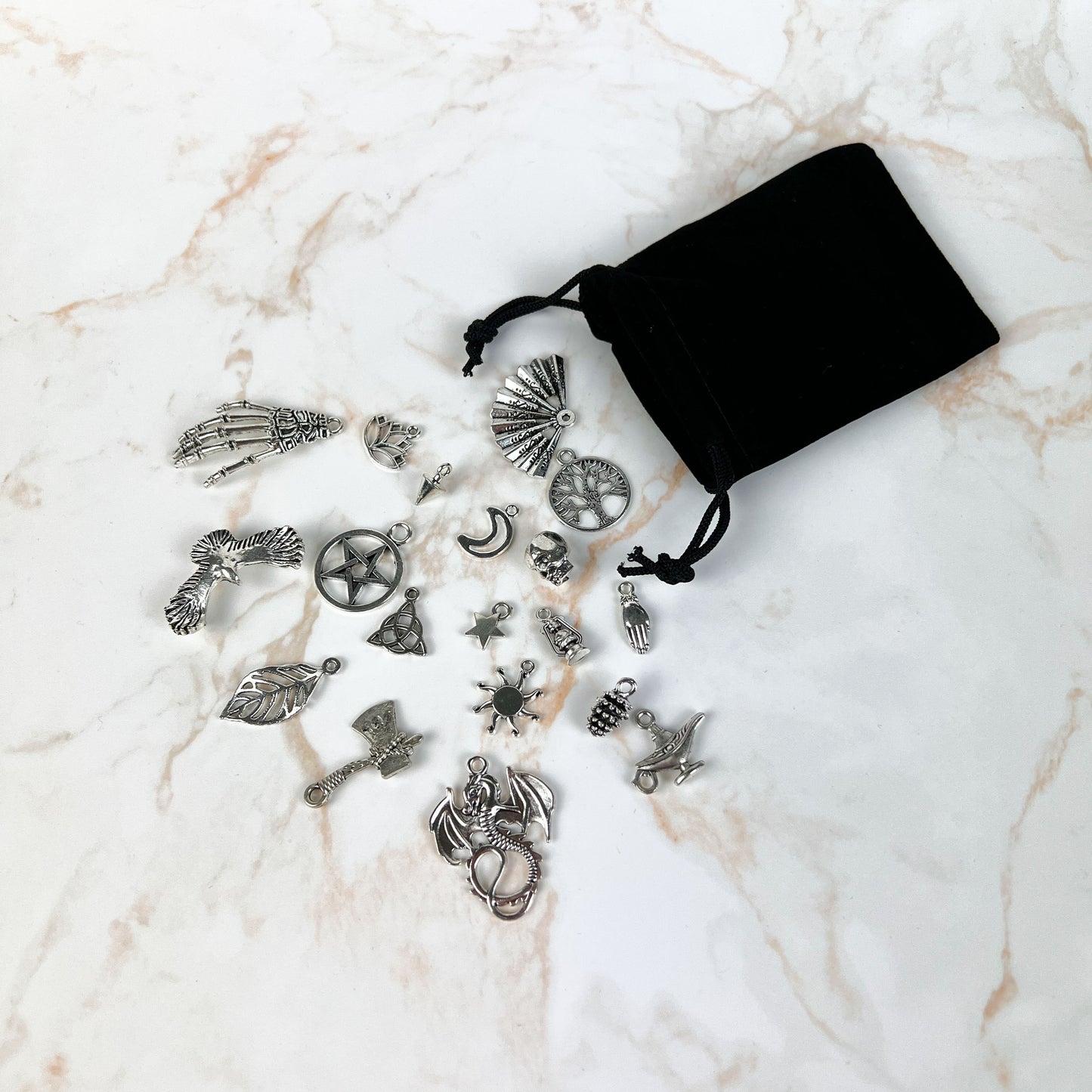 Charm casting set with its black velvet pouch, fan version