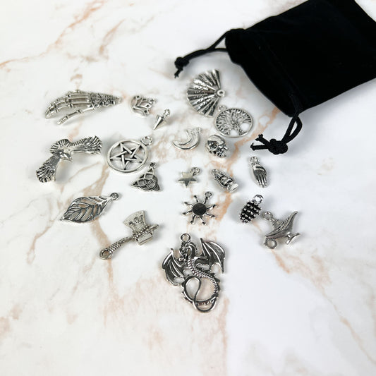 Charm casting set with its black velvet pouch, fan version Baguette Magick