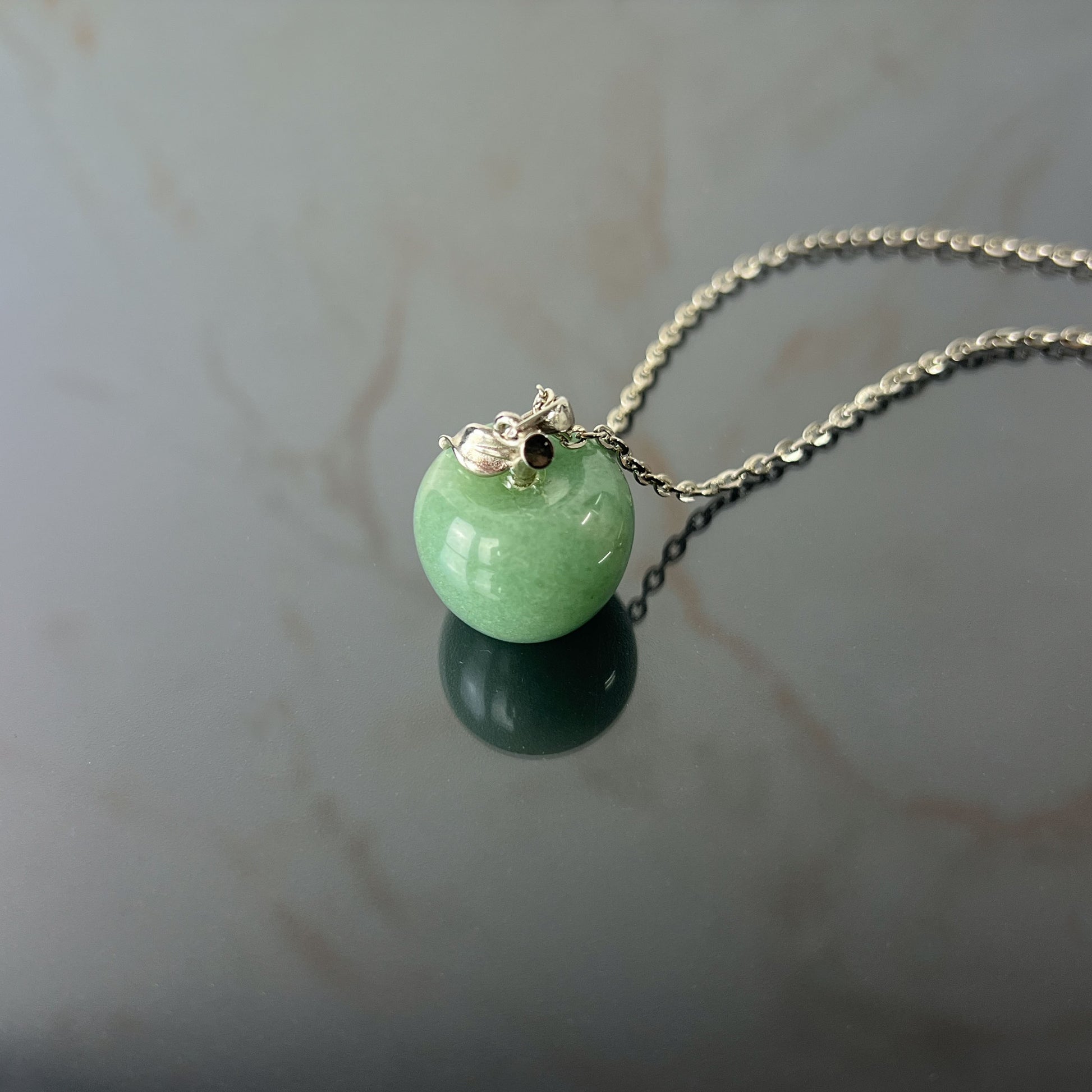 Aventurine apple gemstone necklace Baguette Magick