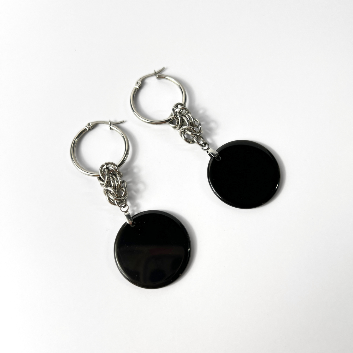 Obsidian disks Byzantine chainmail and hoop earrings, stainless steel Baguette Magick