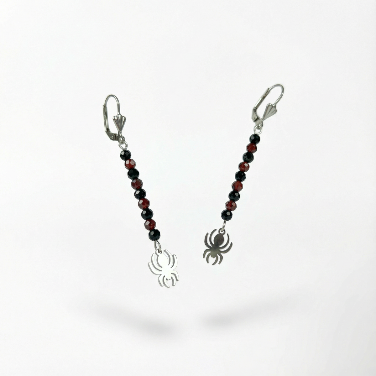 Gothic spider earrings made of garnet, onyx Baguette Magick