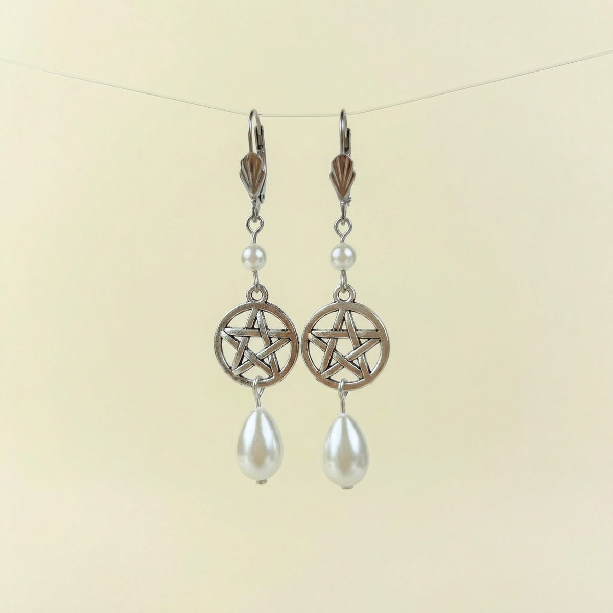 Boucles d’oreilles victoriennes édouardiennes en forme de pentacle et de perles en forme de larme