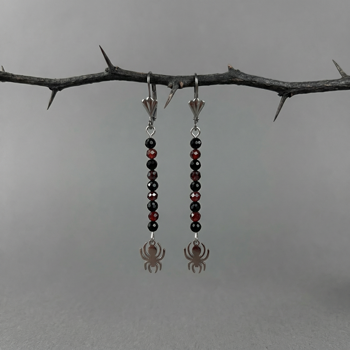 Gothic spider earrings made of garnet, onyx Baguette Magick