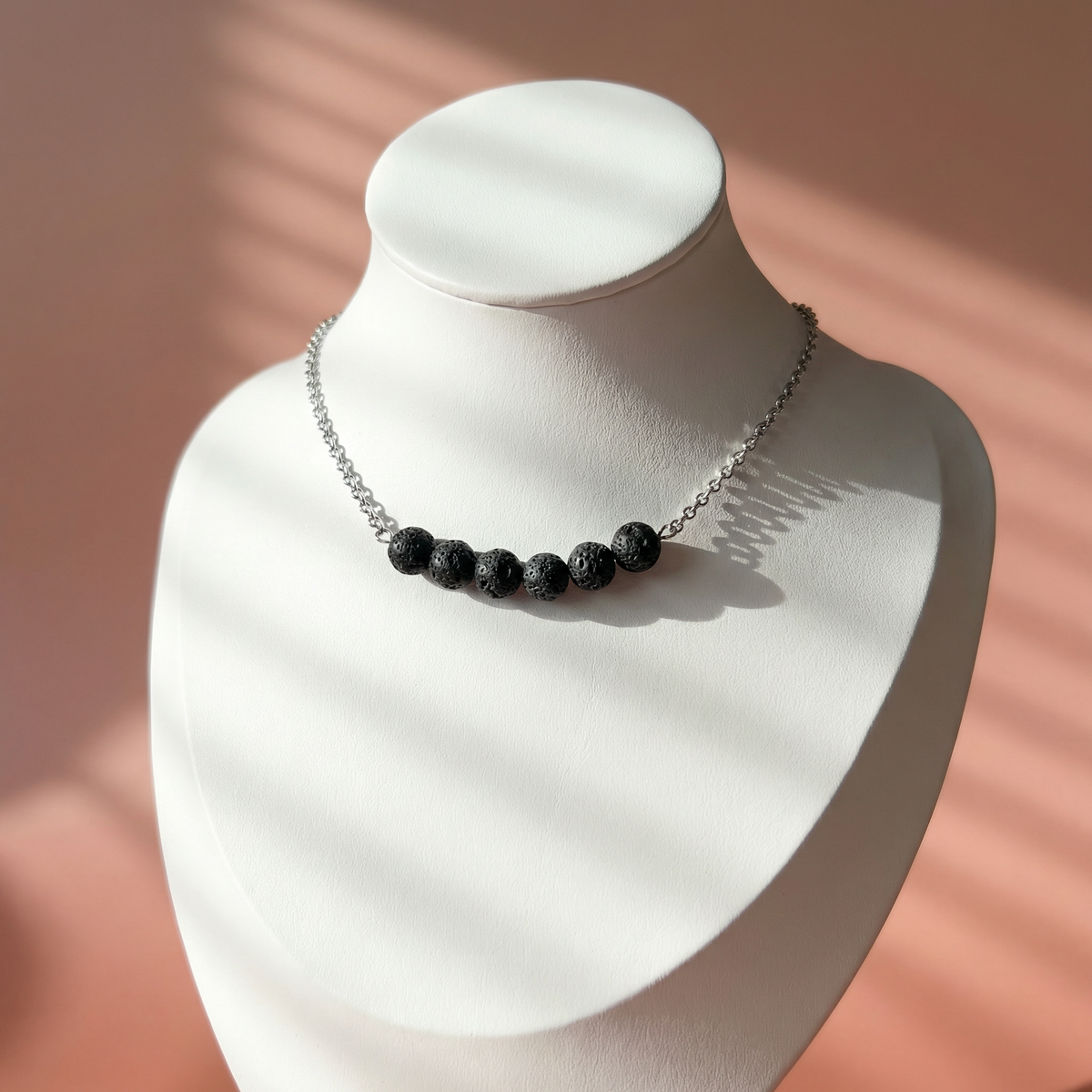 Collier de perles de pierre de lave noire pour tour de cou d'aromathérapie