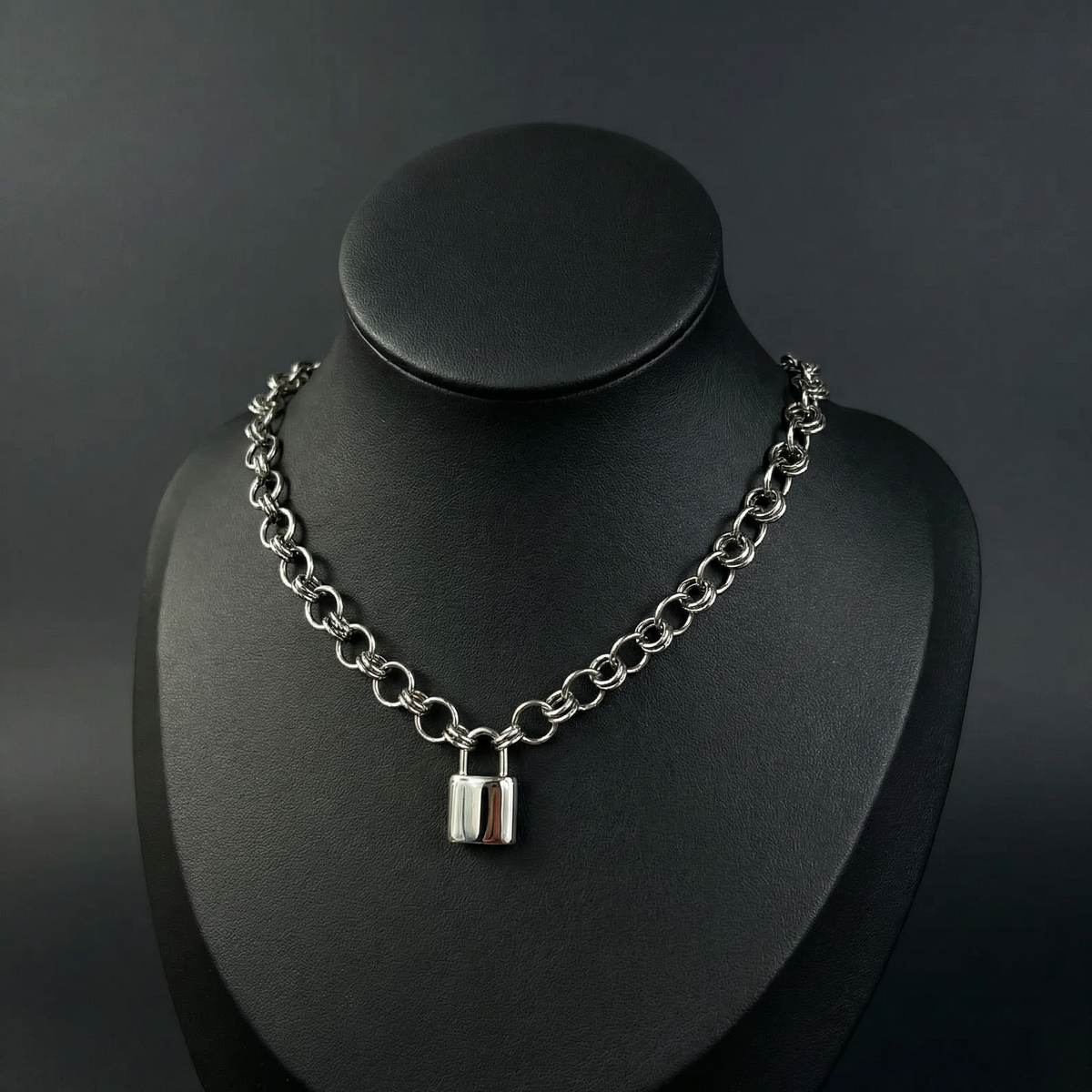 Collier ras du cou avec cadenas, pendentif commémoratif