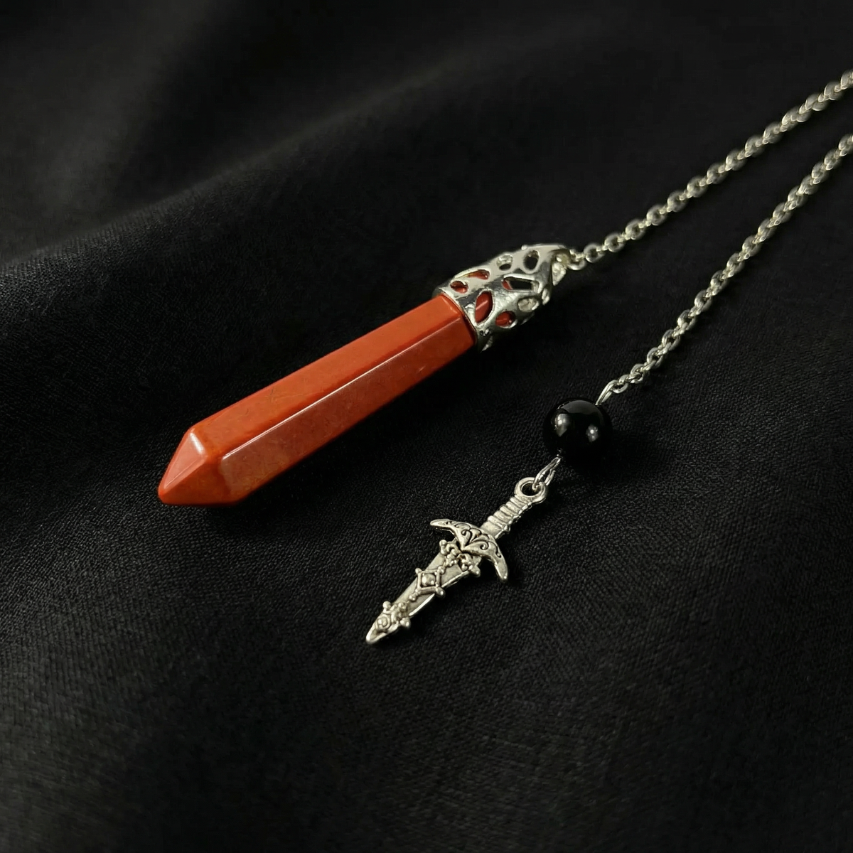 Pendule dague en jaspe rouge et obsidienne