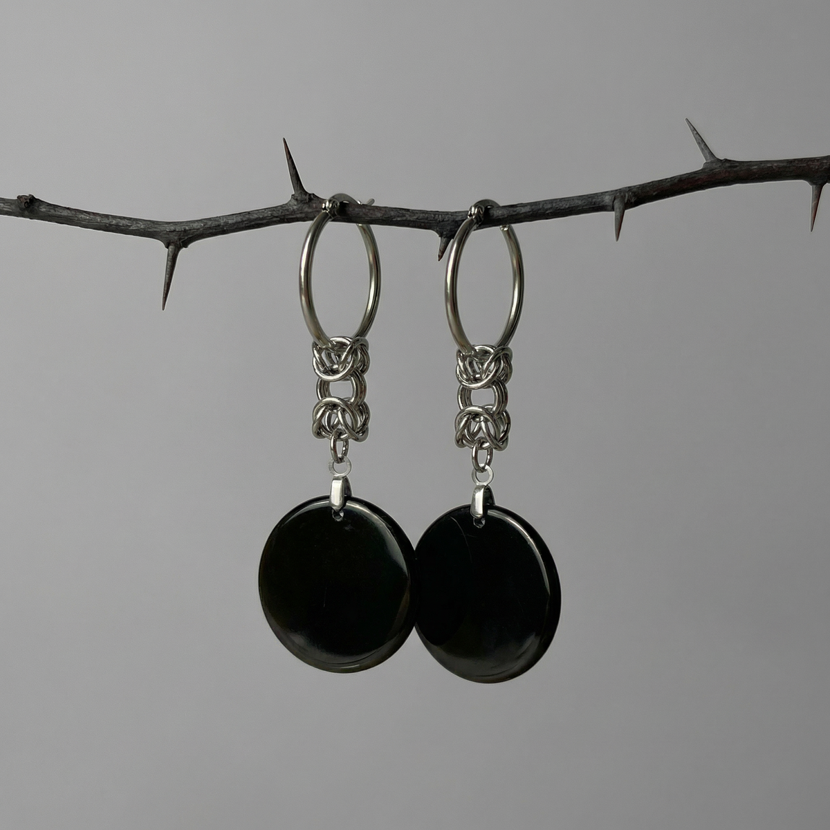 Obsidian disks Byzantine chainmail and hoop earrings, stainless steel Baguette Magick