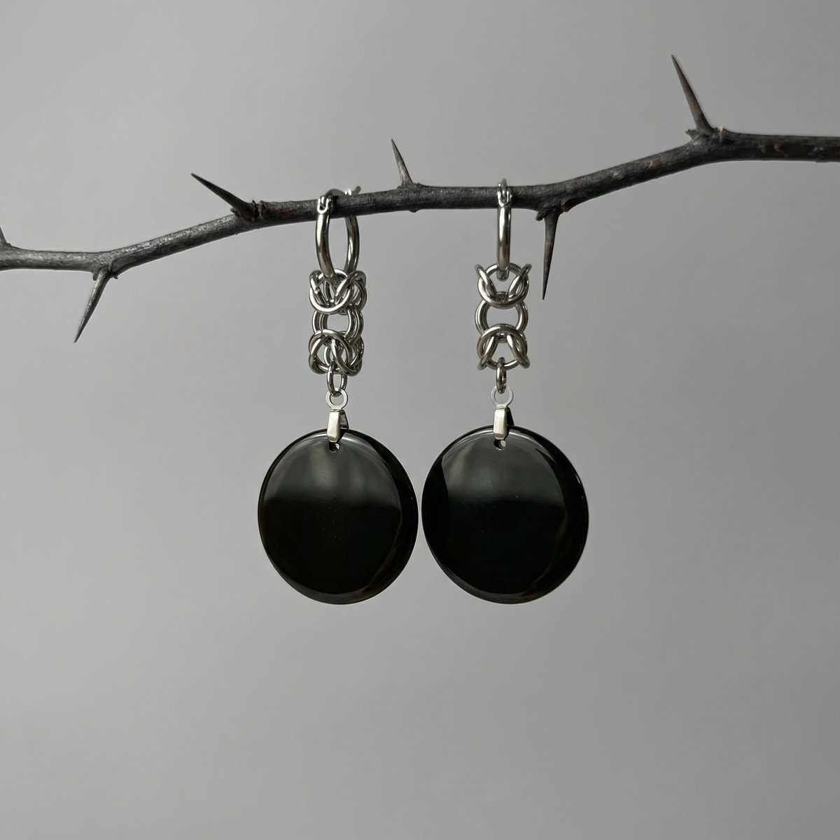 Obsidian disks Byzantine chainmail and hoop earrings, stainless steel Baguette Magick