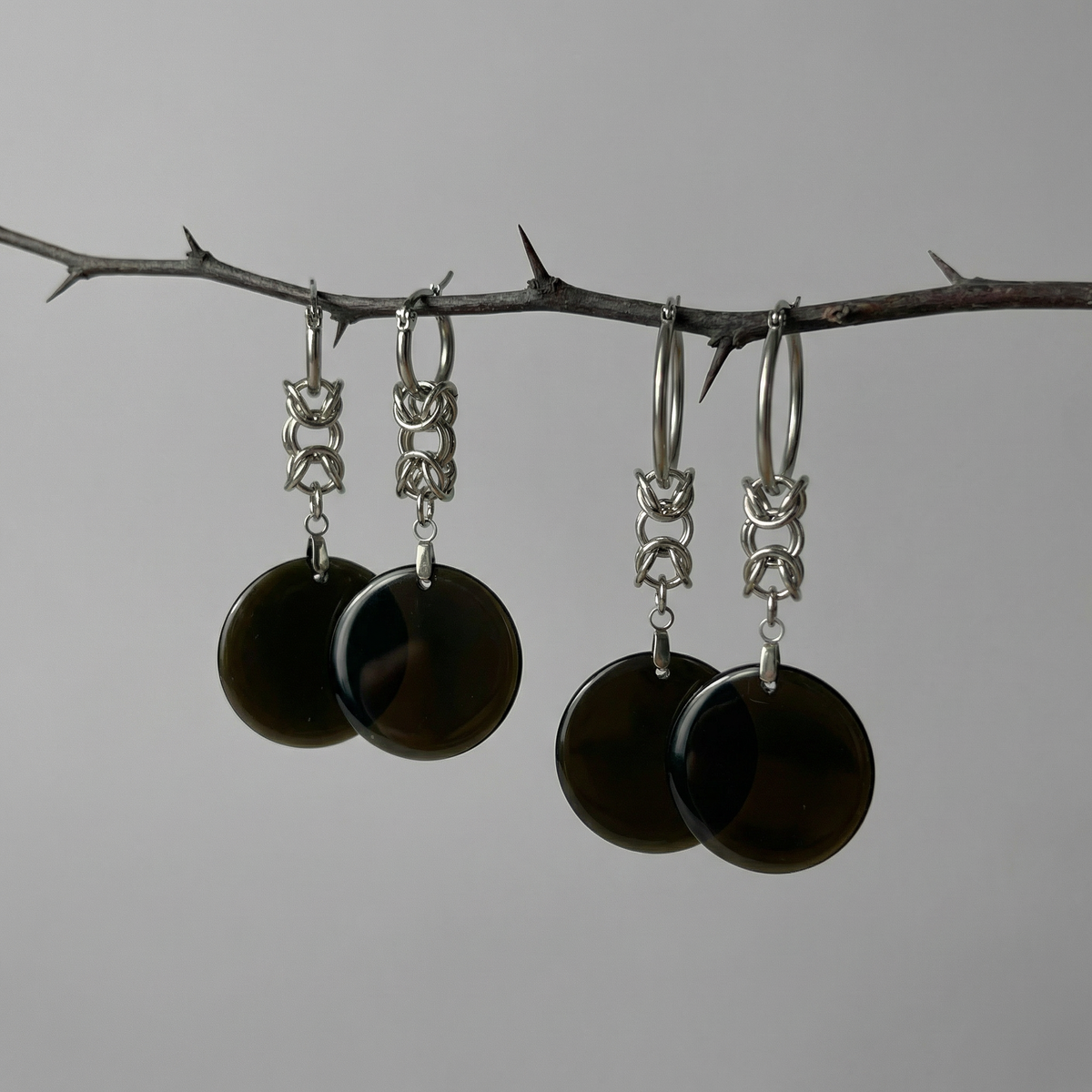 Obsidian disks Byzantine chainmail and hoop earrings, stainless steel Baguette Magick