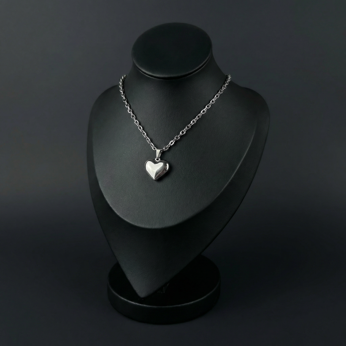 Puffy heart gothic necklace Baguette Magick