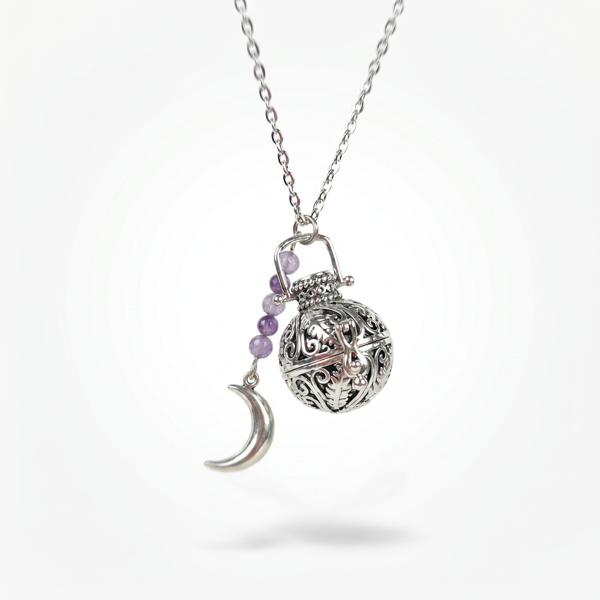 Médaillon d'améthyste rococo et collier croissant de Lune