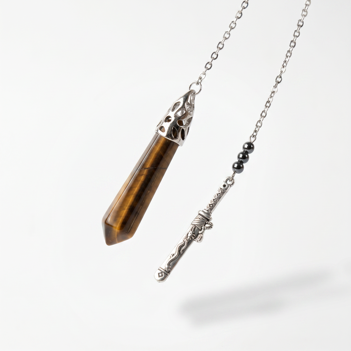 Pendule oeil de tigre, hématite et poignard tanto