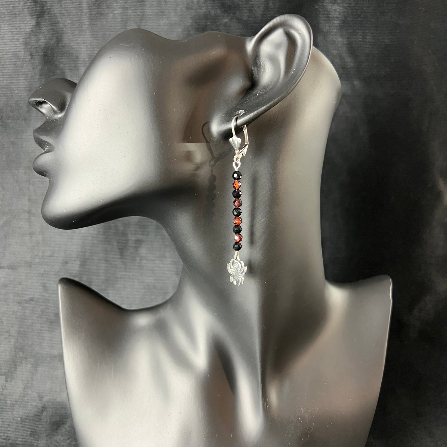 Gothic spider earrings made of garnet, onyx and stainless steel Baguette Magick