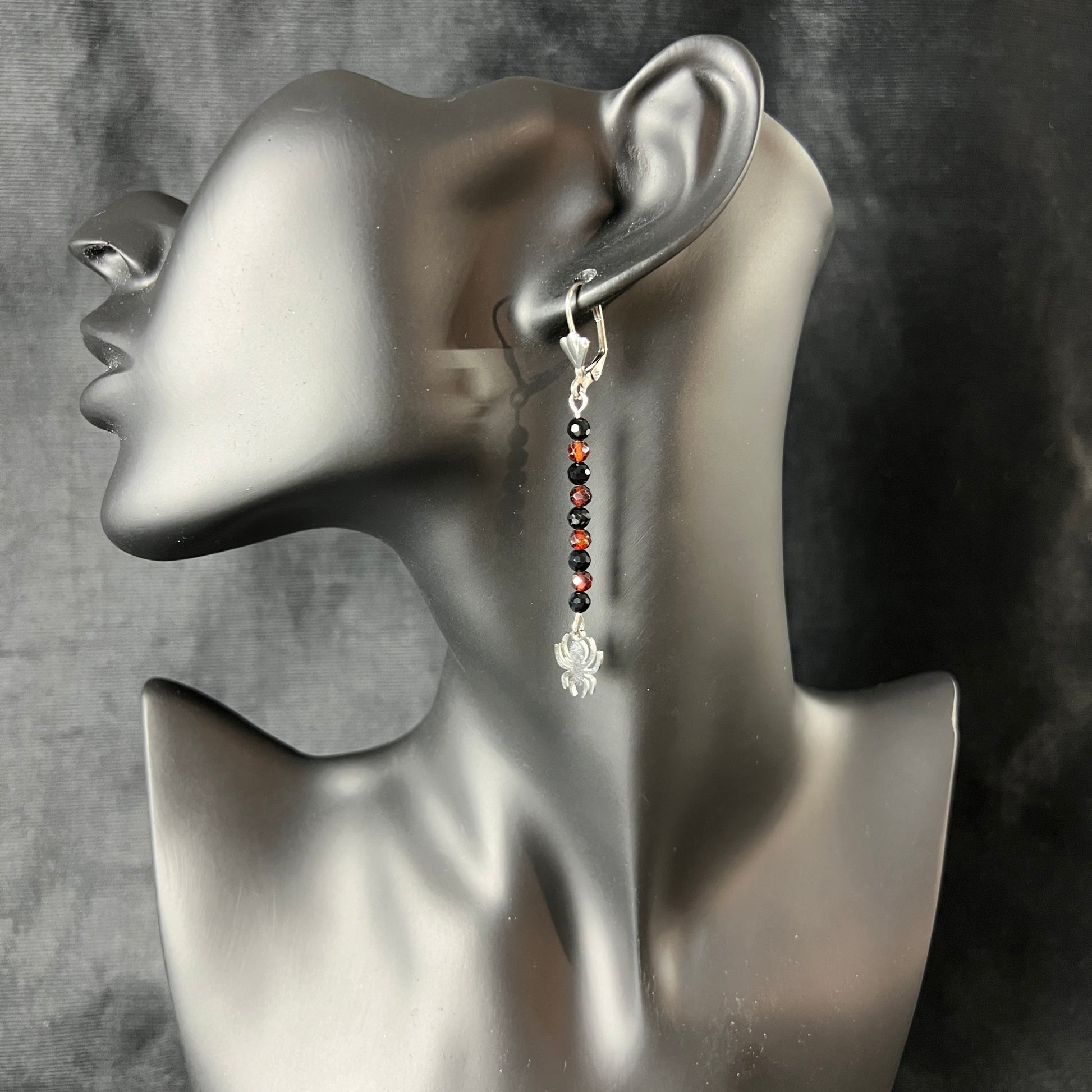 Gothic spider earrings made of garnet, onyx and stainless steel Baguette Magick