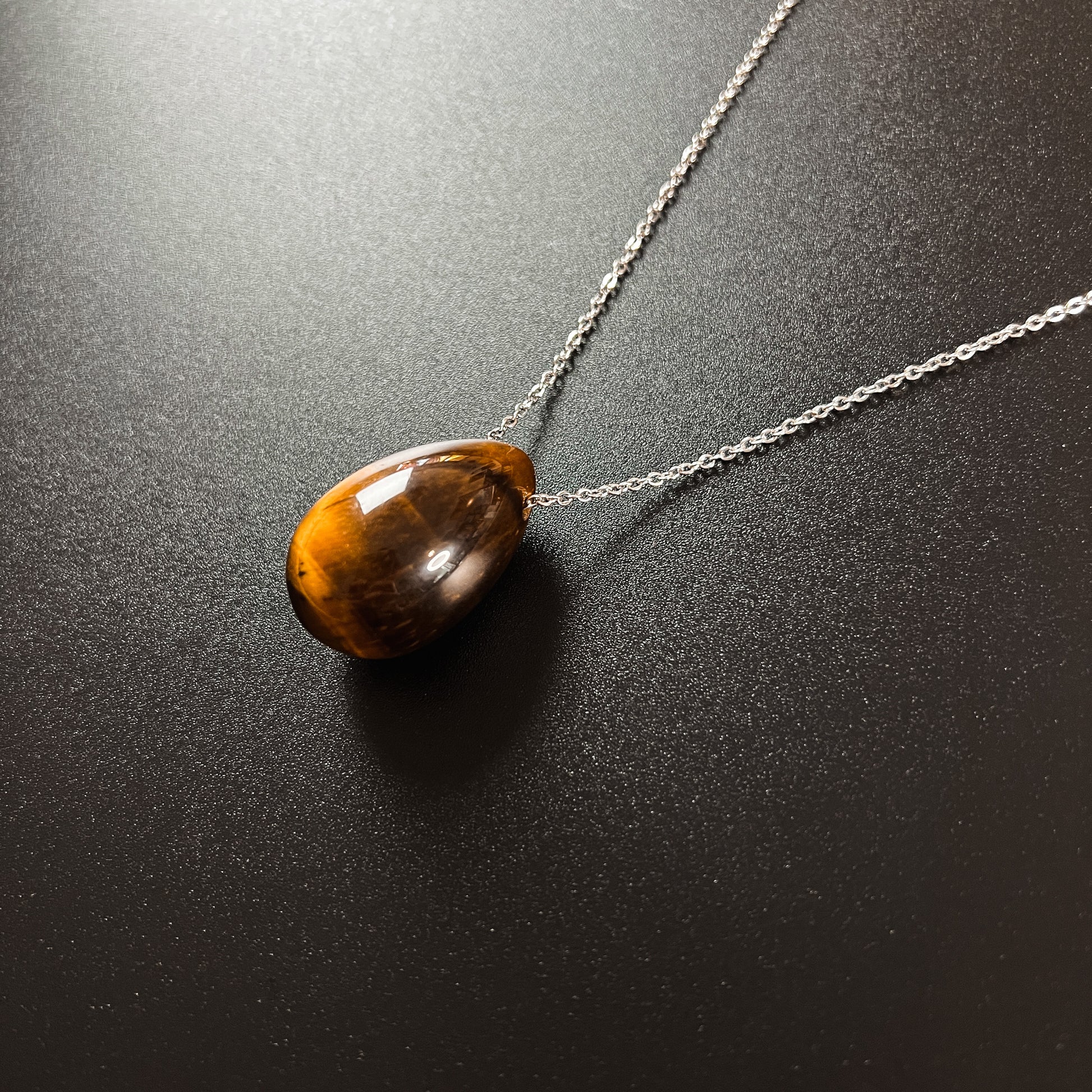Tiger's eye gemstone egg and stainless steel necklace Baguette Magick