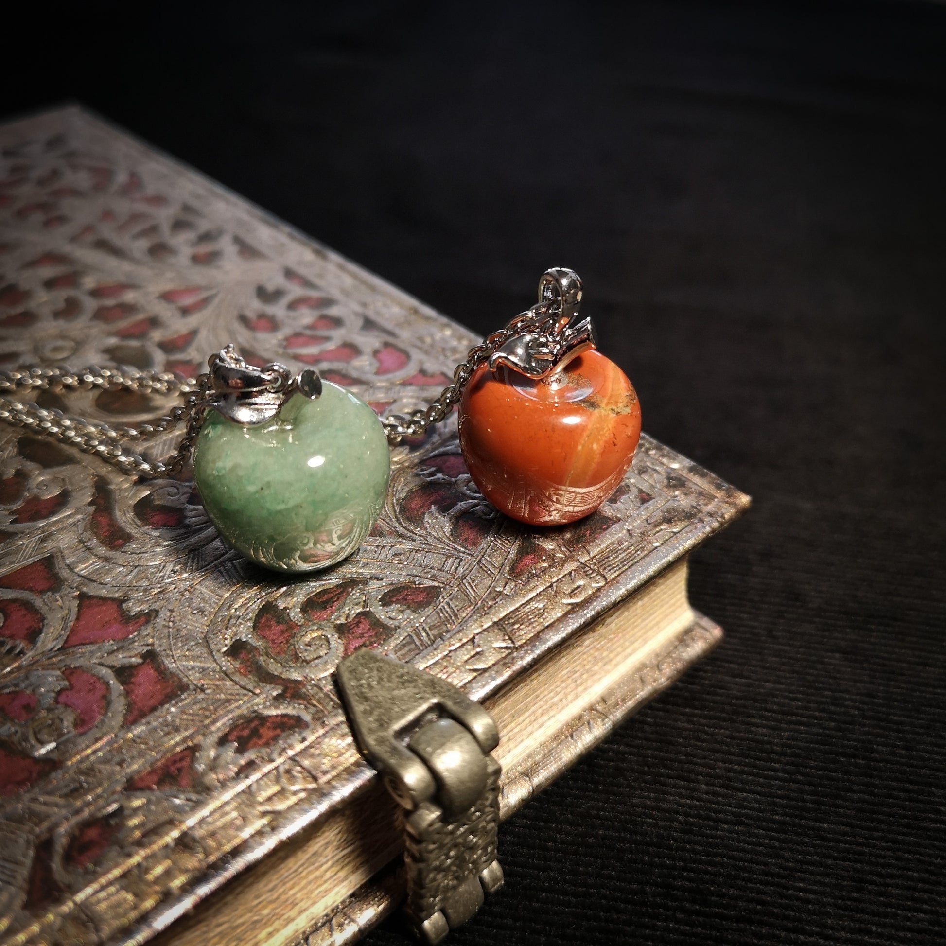 Aventurine apple gemstone necklace Baguette Magick
