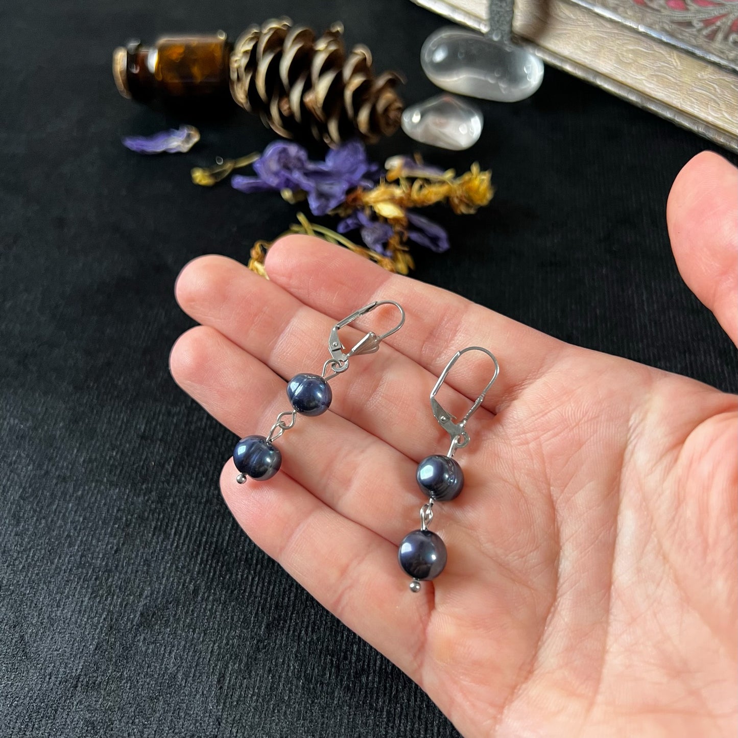 Victorian baroque black pearl earrings in stainless steel Baguette Magick